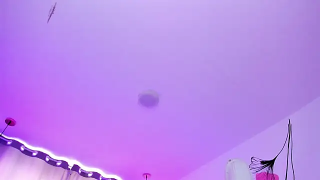 Isabela Fiorelli online show from October 26, 1:17 pm