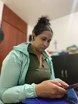 Carola-Ross online show from February 4, 5:27 pm