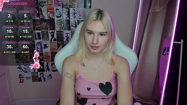 EvelinaLuu online show from November 18, 1:28 am