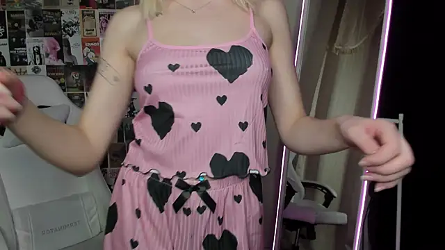 EvelinaLuu online show from November 15, 12:28 pm