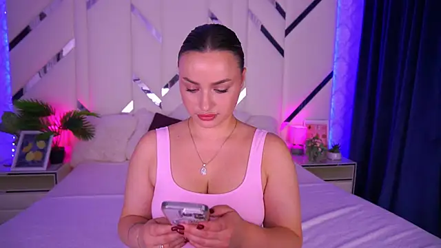 LindsieGreyy online show from October 5, 7:02 am