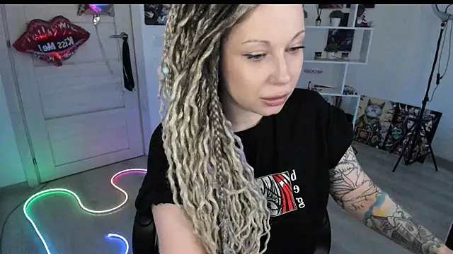 HoneySallyMoore online show from April 18, 8:50 am