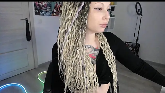 HoneySallyMoore online show from April 26, 5:43 pm