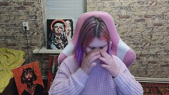 Little kitsune1707 online show from December 5, 9:43 am