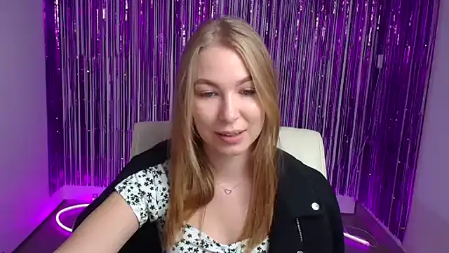 Snapshot of Dana_flowers chatting on September 23, 5:38 am Dana flowers online show from September 23, 5:38 am