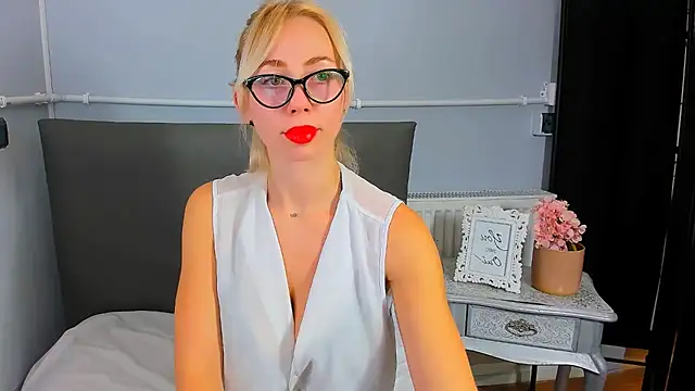 MargaritaRose online show from October 18, 2:53 pm