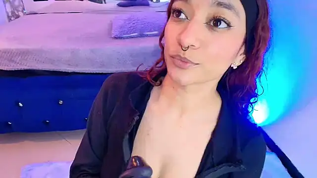 charlotte bluee online show from June 4, 11:09 pm