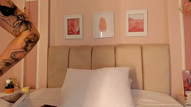 Annie rhoades online show from April 9, 12:54 pm