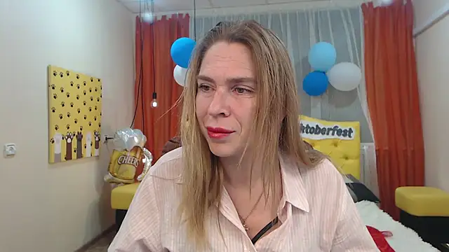 Snapshot of TessaDaybreak chatting on September 26, 6:44 am TessaDaybreak online show from September 26, 6:44 am