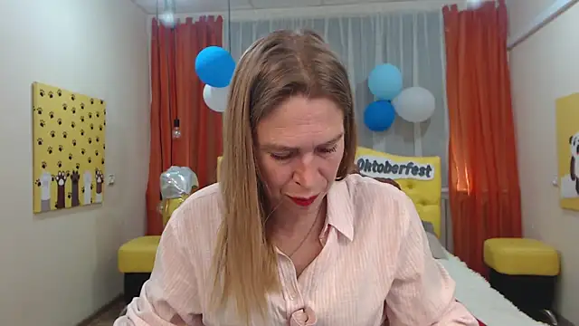 Snapshot of TessaDaybreak chatting on September 24, 6:34 am TessaDaybreak online show from September 24, 6:34 am
