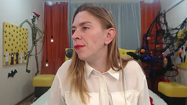 Snapshot of TessaDaybreak chatting on October 11, 7:46 am TessaDaybreak online show from October 11, 7:46 am
