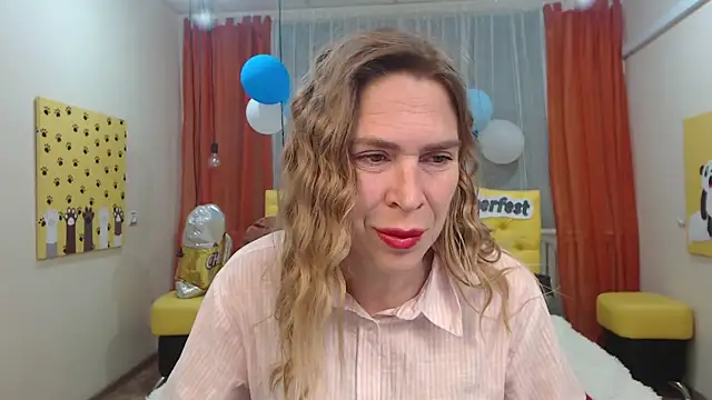 Snapshot of TessaDaybreak chatting on October 1, 6:29 am TessaDaybreak online show from October 1, 6:29 am