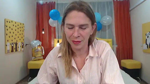 Snapshot of TessaDaybreak chatting on September 17, 12:14 pm TessaDaybreak online show from September 17, 12:14 pm