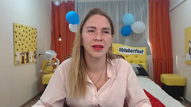 Snapshot of TessaDaybreak chatting on September 25, 6:34 am TessaDaybreak online show from September 25, 6:34 am