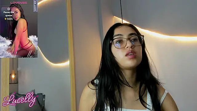 Snapshot of lucelly_15 chatting on October 19, 11:45 am lucelly 15 online show from October 19, 11:45 am