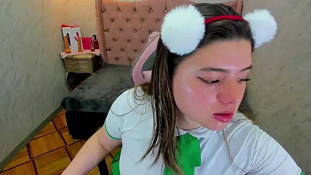 Lianngrace online show from February 17, 2:27 pm