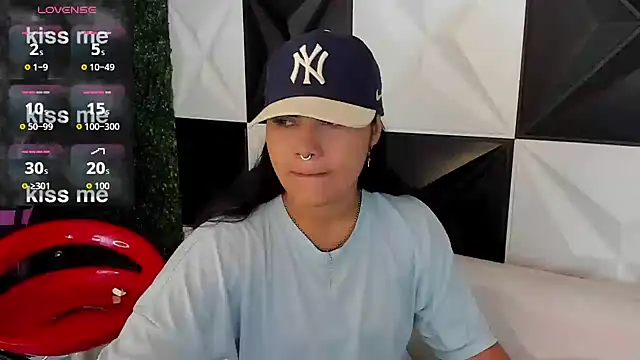 Snapshot of melany_rouse18 chatting on October 11, 3:22 am melany rouse18 online show from October 11, 3:22 am