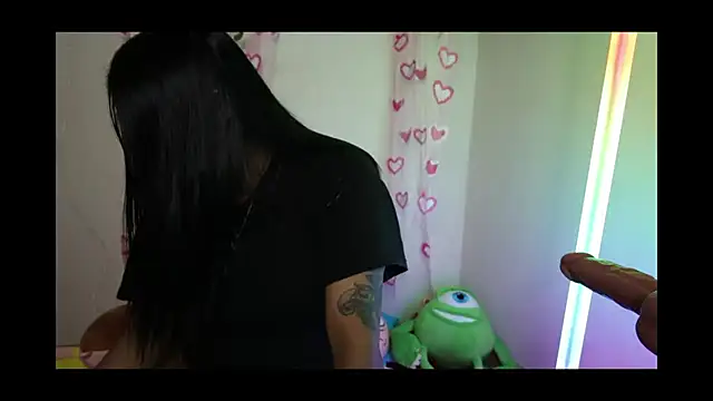 Snapshot of Karla_Stein2025 chatting on October 17, 12:52 pm Karla Stein2025 online show from October 17, 12:52 pm