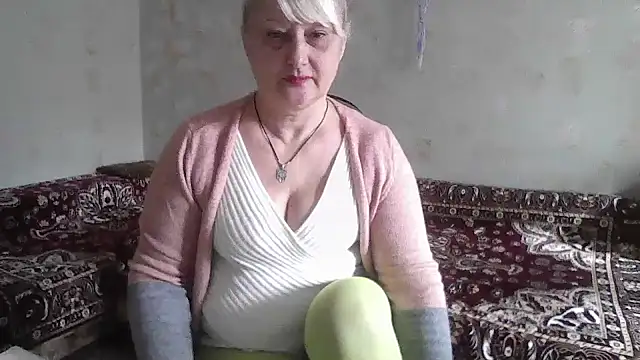 Snapshot of NikolinaBounty chatting on October 14, 9:23 am NikolinaBounty online show from October 14, 9:23 am