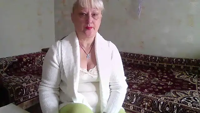 Snapshot of NikolinaBounty chatting on October 5, 7:46 am NikolinaBounty online show from October 5, 7:46 am