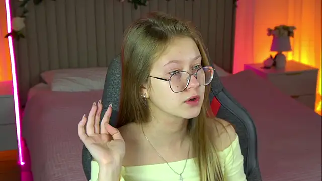 EveMundie online show from October 27, 7:04 am