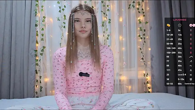 CarolinePepper online show from January 15, 2:01 pm