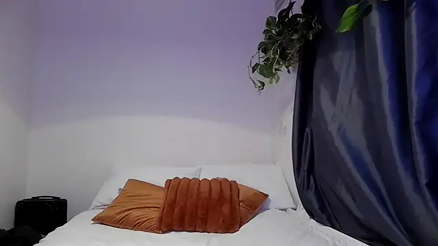 Snapshot of Edenfox- chatting on September 17, 10:19 pm Edenfox- online show from September 17, 10:19 pm