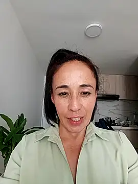Snapshot of Coeur_de_luxure chatting on October 2, 8:47 pm Coeur de luxure online show from October 2, 8:47 pm