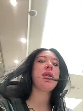 AlishaOfThorns online show from April 20, 5:43 am