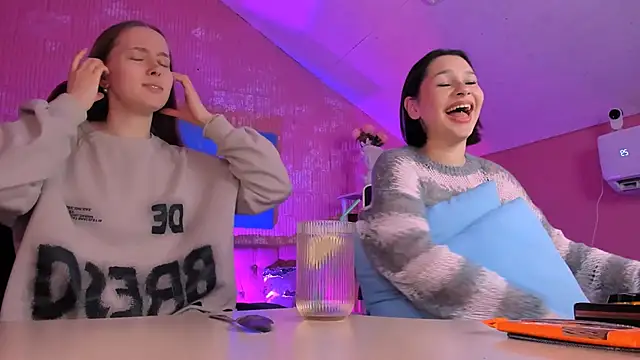 JenniferGraces online show from February 26, 9:25 pm