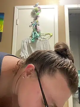 HTXBELLE online show from April 18, 8:42 pm