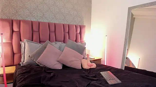 AbellaFox  online show from October 25, 8:59 pm