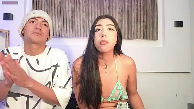 Snapshot of aron_and_paula chatting on September 25, 2:54 am aron and paula online show from September 25, 2:54 am