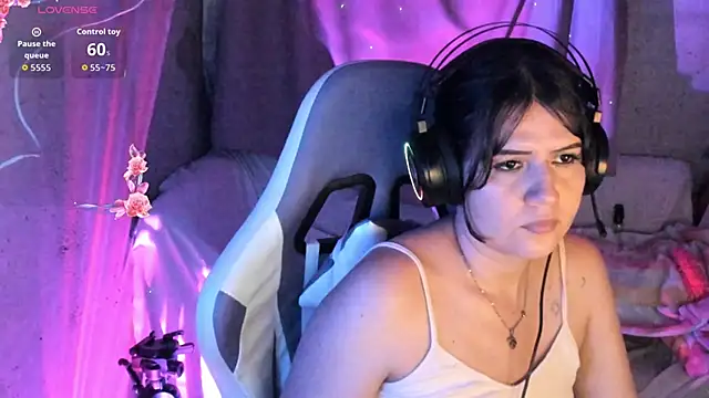 Snapshot of brii69 chatting on October 16, 12:35 am brii69 online show from October 16, 12:35 am