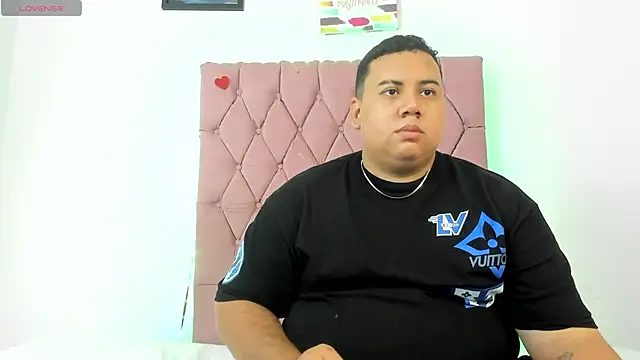 MICHAEL AND SHARON online show from November 8, 4:06 am