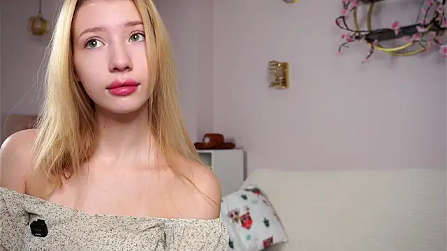 SunnivaCovil online show from March 1, 2:50 pm