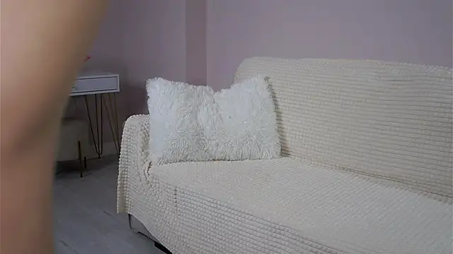 SunnivaCovil online show from September 21, 3:10 pm