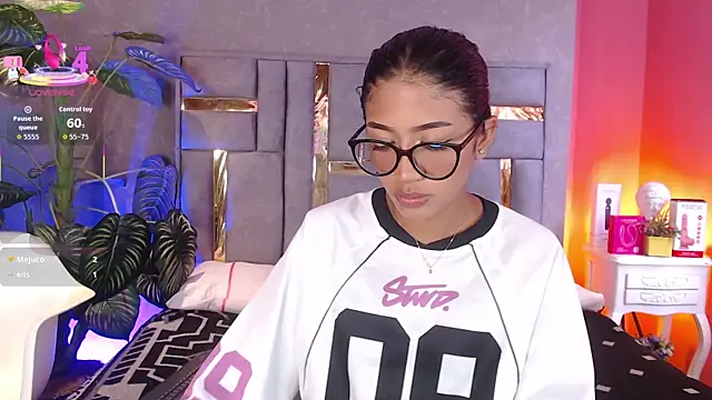 Tyla Ks online show from January 7, 8:01 pm