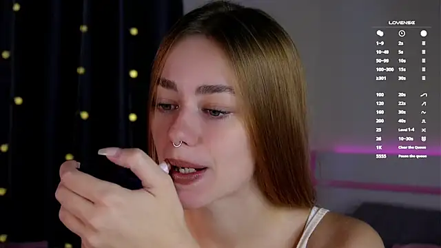 Snapshot of EmilaMills chatting on October 14, 12:46 am EmilaMills online show from October 14, 12:46 am
