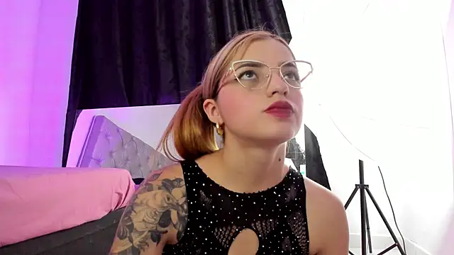 MelaniJhonson online show from September 17, 7:06 am