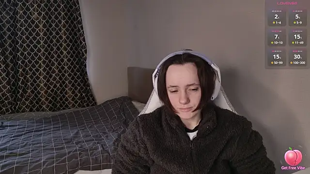 Luna Loveee online show from April 2, 4:43 am