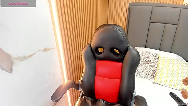 MEGANZARICK online show from November 8, 3:11 am