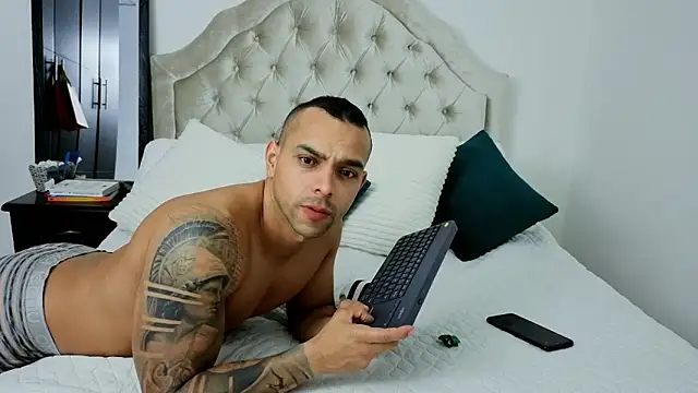 Snapshot of Bastiandelux chatting on October 9, 11:42 pm Bastiandelux online show from October 9, 11:42 pm