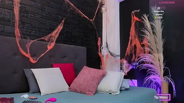 Maite Smith  online show from October 28, 12:33 pm