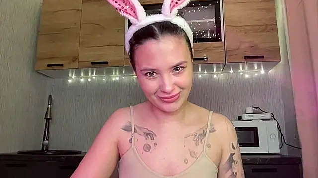 Just Scarlet  online show from December 19, 12:30 pm