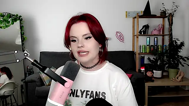 Snapshot of Della_Ideal chatting on September 20, 4:38 pm Della Ideal online show from September 20, 4:38 pm
