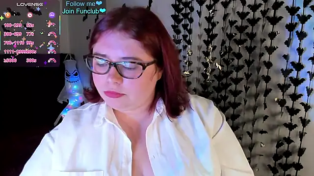 Lily lu one online show from October 31, 12:23 am