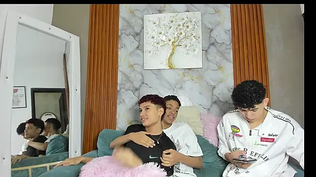 KING OFF BOYS online show from June 9, 2:05 pm