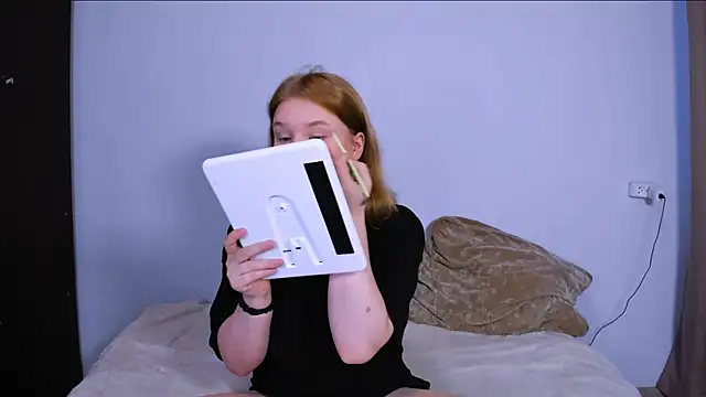 LaseyMoon online show from September 9, 2:00 am