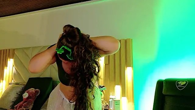 Anaise latif online show from March 17, 11:47 am